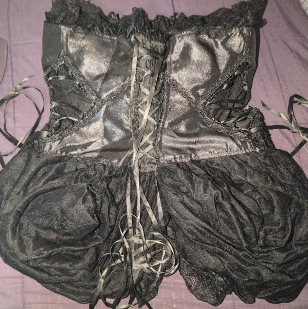 Corset - Picture 2 of 4